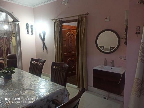 Hostal The Candy Suites