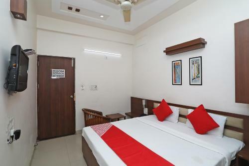 Oyo 38103 Hotel Shubham
