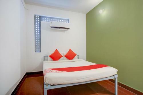 Hotel Oyo 82302 Mac Residency