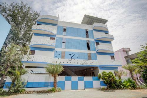 Hotel Oyo 82302 Mac Residency