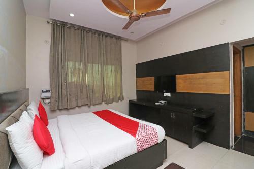 Capital O 29029 Rc Hotel