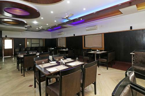 Capital O 29029 Rc Hotel