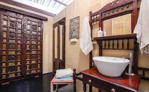 Hotel Jenjon Wood County Phansad Alibaug