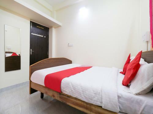 Hotel Oyo 77779 Giri Palace