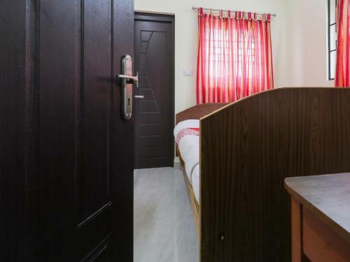 Hotel Oyo 77779 Giri Palace