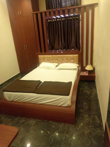 Hotel Om International, Miraj