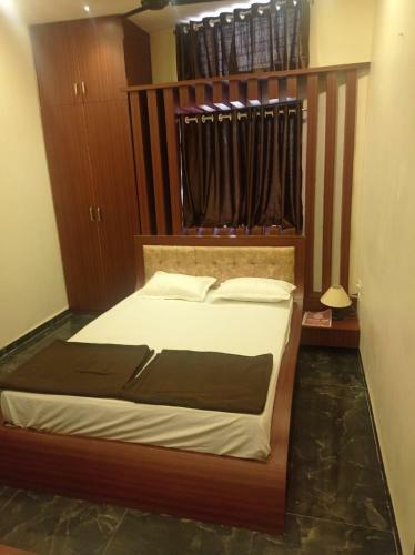 Hotel Om International, Miraj