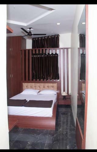 Hotel Om International, Miraj