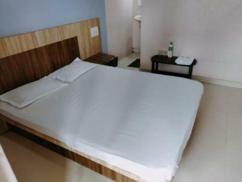 Spot On 82084 Gokul Hotel