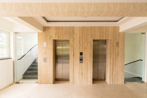 Hotel Staybird - B Suite, Kharadi