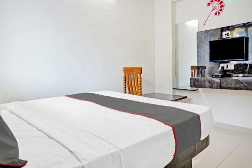 Collection O 84345 Hotel Raj & Lodging