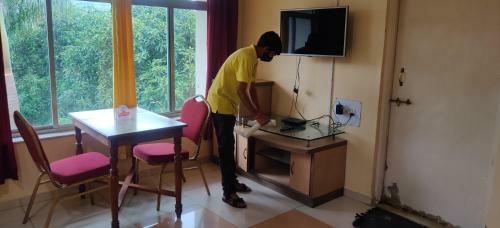 Hotel Holiday Cottage Inn, Sinhagad Fort