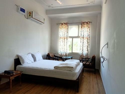 Hotel Hindupura Residency
