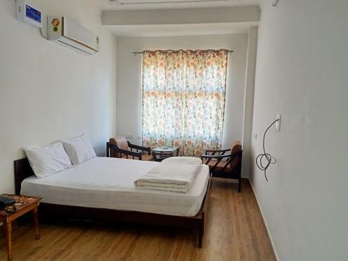 Hotel Hindupura Residency
