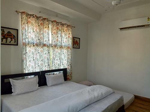 Hotel Hindupura Residency