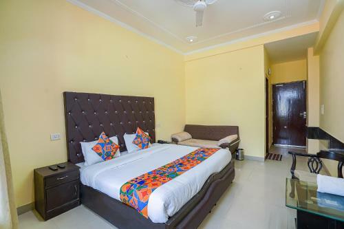 Fabhotel Paras Plaza