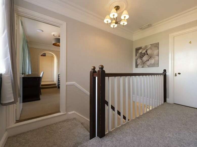Hostal Harwood House B&B