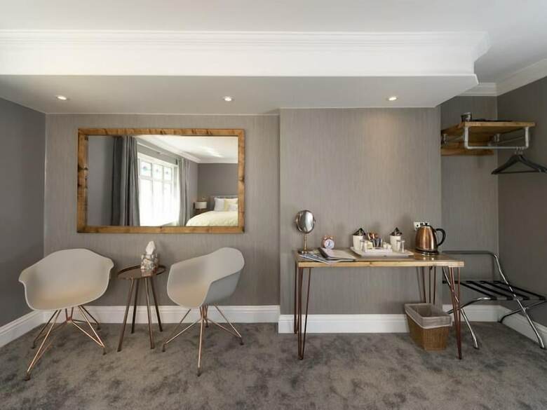 Hostal Harwood House B&B
