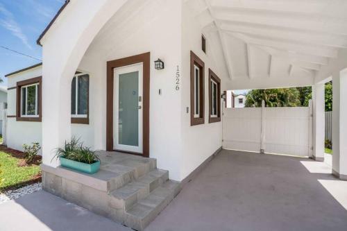 Brand New! 4bd 2bth Compound In North Miami
