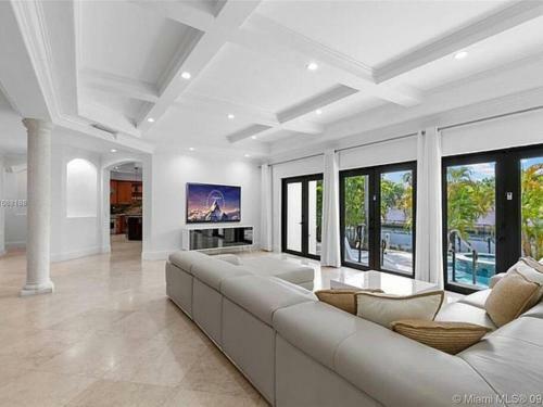 Villa Hawkins - Luxury With Pool