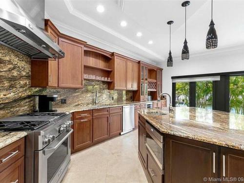 Villa Hawkins - Luxury With Pool