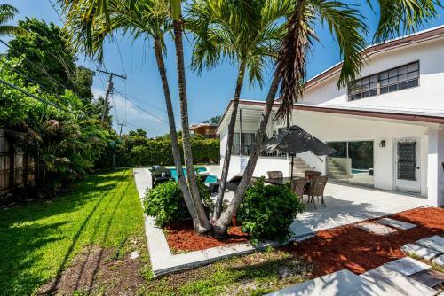 Beautiful Spacious Vacation Home With Pool
