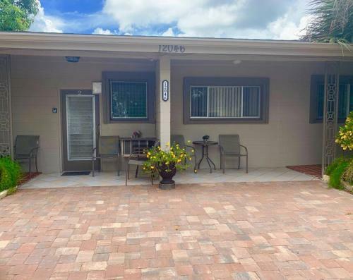 Apartamento Warm Mineral Springs Modern Waterfront Studio