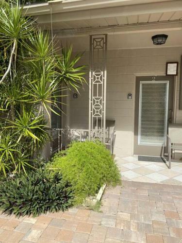 Apartamento Warm Mineral Springs Modern Waterfront Studio