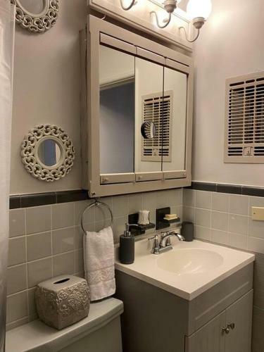 Apartamento Warm Mineral Springs Modern Waterfront Studio