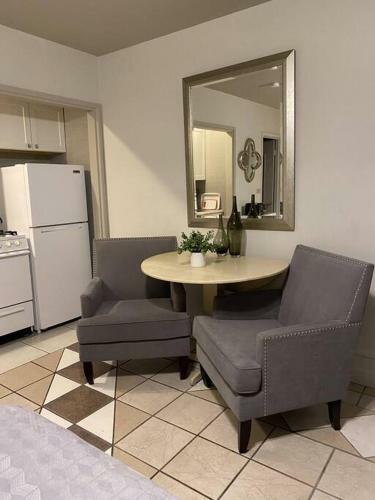 Apartamento Warm Mineral Springs Modern Waterfront Studio
