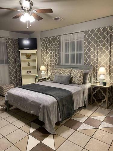 Apartamento Warm Mineral Springs Modern Waterfront Studio