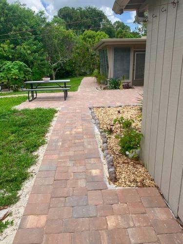 Apartamento Warm Mineral Springs Modern Waterfront Studio