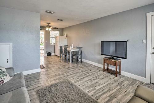 Charming Ormond Beach Home - Walk To Beach!