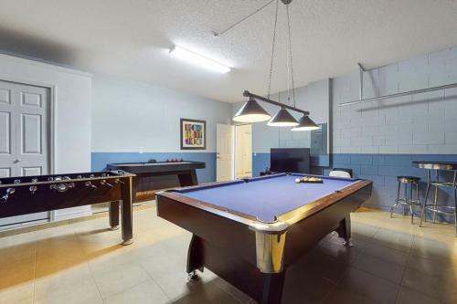 Beautiful 6 Bedroom Home With Games & More! Home