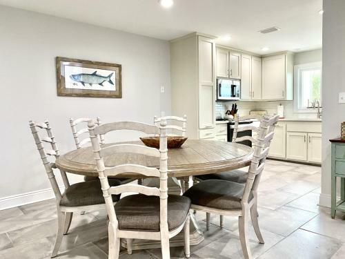 Completely Remodeled Gulf Front Town Home, Sleeps 12, Beach Gear Included!