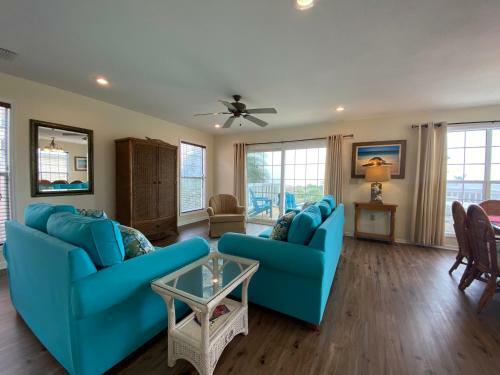New Listing! Gulf Front Home With Private Beach Access & Pet Friendly