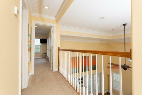 Luxury Vacation Home Near Johnson Beach