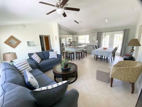 Richard's Retreat - Minutes From The Beach