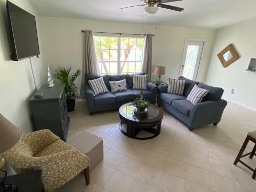 Richard's Retreat - Minutes From The Beach
