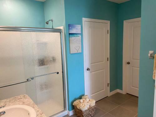 Entire Home In New, Centrally Located Community!