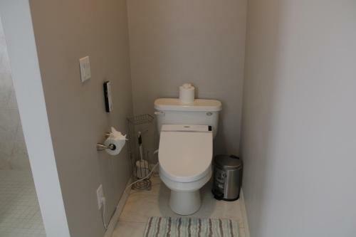 Spacious And Private Pool House, 15 Min To Beach