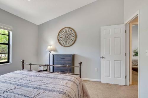 Coral Reef Ct N, Suite B