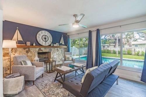 Blue Oasis A Modern 3 Bdrm Dream Getaway W/pool