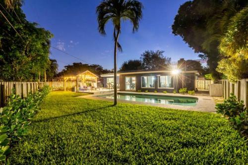 Blue Oasis A Modern 3 Bdrm Dream Getaway W/pool