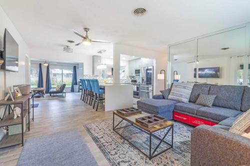 Blue Oasis A Modern 3 Bdrm Dream Getaway W/pool
