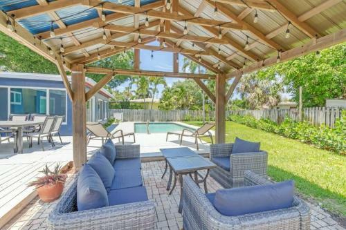 Blue Oasis A Modern 3 Bdrm Dream Getaway W/pool