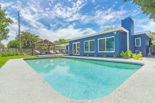 Blue Oasis A Modern 3 Bdrm Dream Getaway W/pool