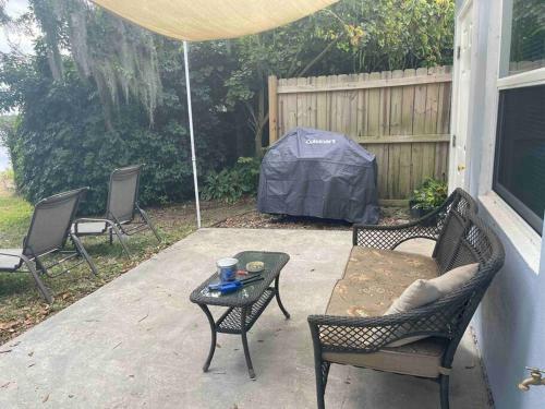 Peaceful 3 Bedroom Lake Front Home On 1 Acre