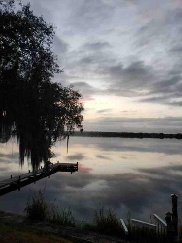 Peaceful 3 Bedroom Lake Front Home On 1 Acre