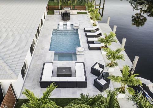 Upscale Pompano Beach Getaway Home, 3 Bed, 2 Bath, Sleeps 8